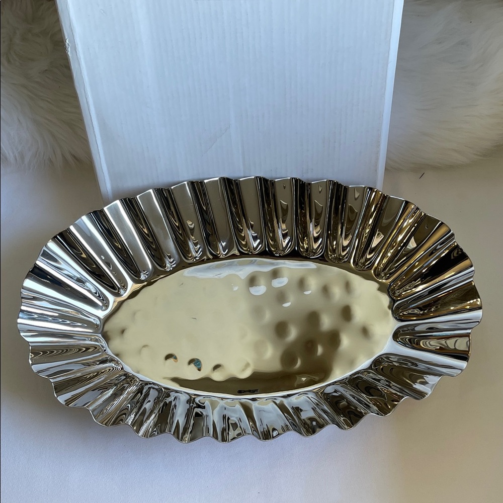 Classic Touch 18” Oval Shaped Stainless Steel Dish. Brand New With box.